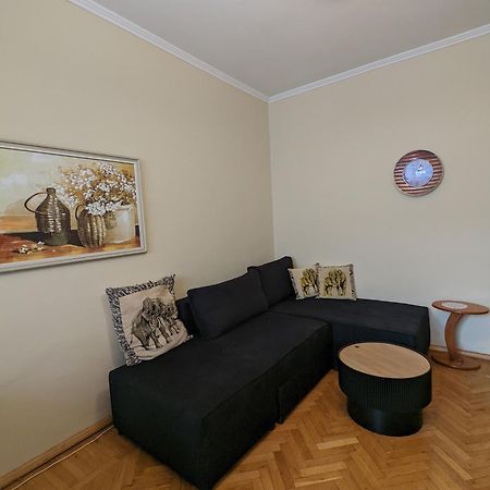 Vintage Apartment In Center Tirana Bagian luar foto