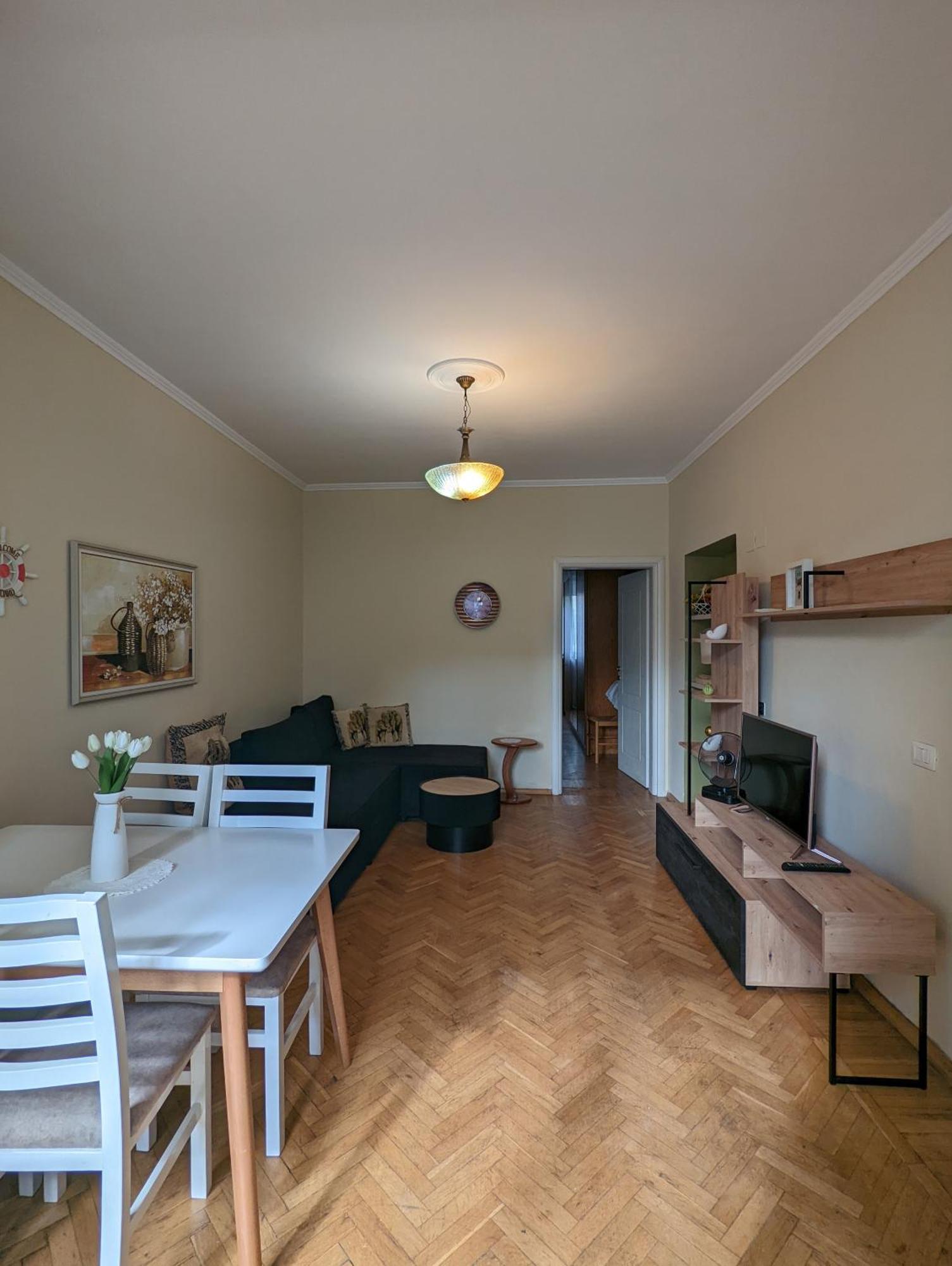 Vintage Apartment In Center Tirana Bagian luar foto